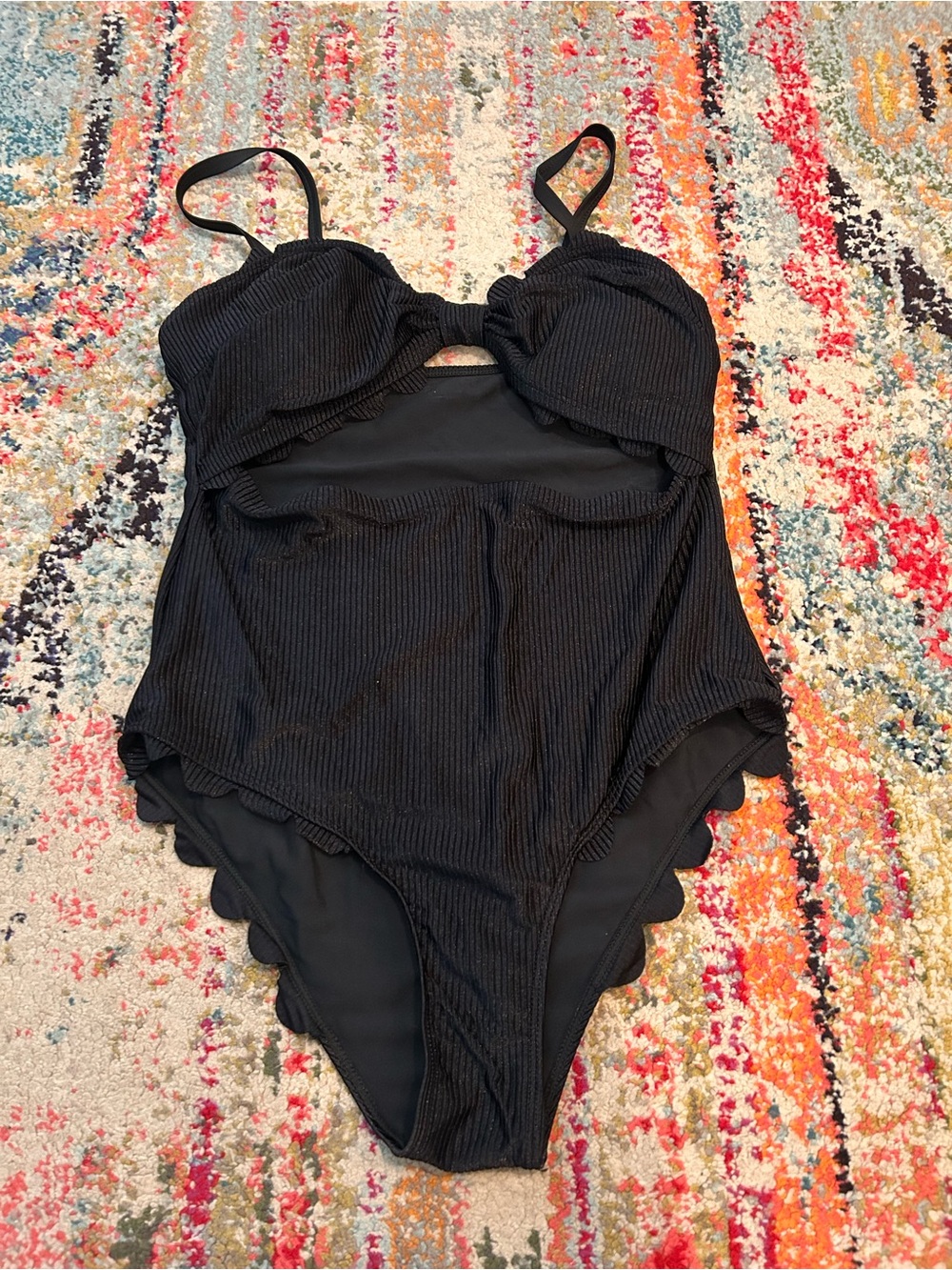 Black Ribbed One-Piece Swimsuit with Scalloped Leg Trim